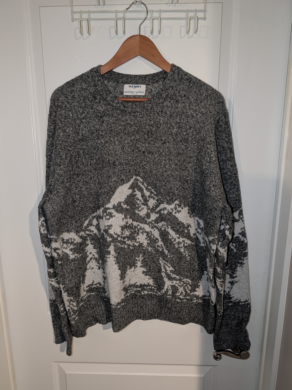 ⭐3 For $20⭐ Old Navy Gray and White Mountain Crewneck Sweater